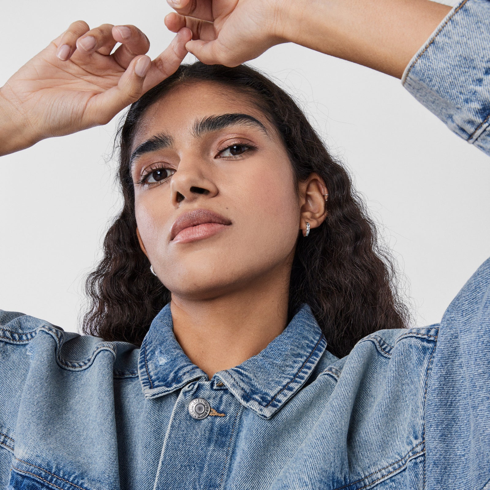 טואוס עגילי חישוק בשילוב דובי Basics מכסף