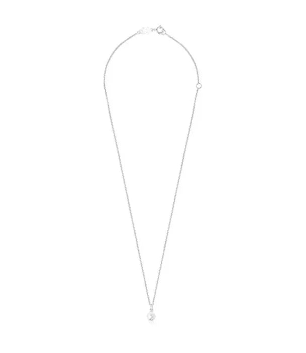 שרשרת כסף דקה עם תליון עגול מבית CHOZEN, רקע לבן, תכשיטים יוקרתיים