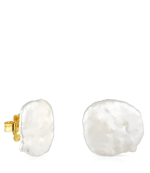 עגילי פנינה טבעית בעיצוב יוצא דופן, זהב צהוב, מבית CHOZEN, צילום על רקע לבן