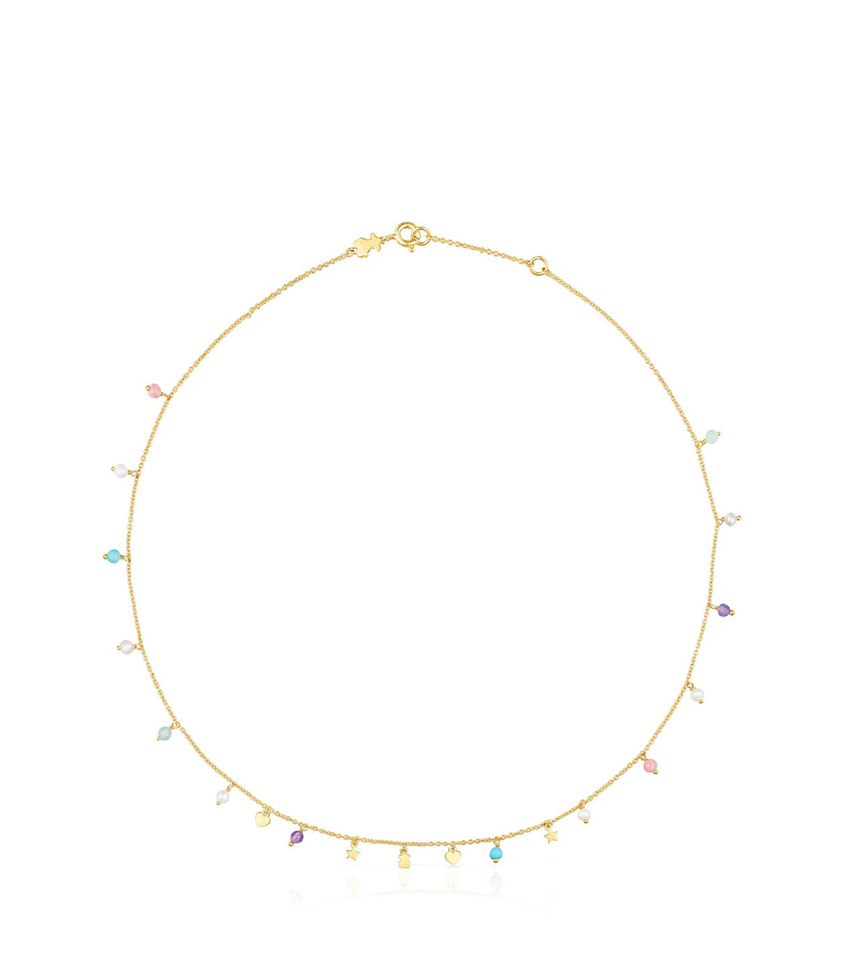 שרשרת זהב עדינה עם תליונים קטנים ואבני חן צבעוניות, רקע לבן, תכשיט אופנתי לנשים