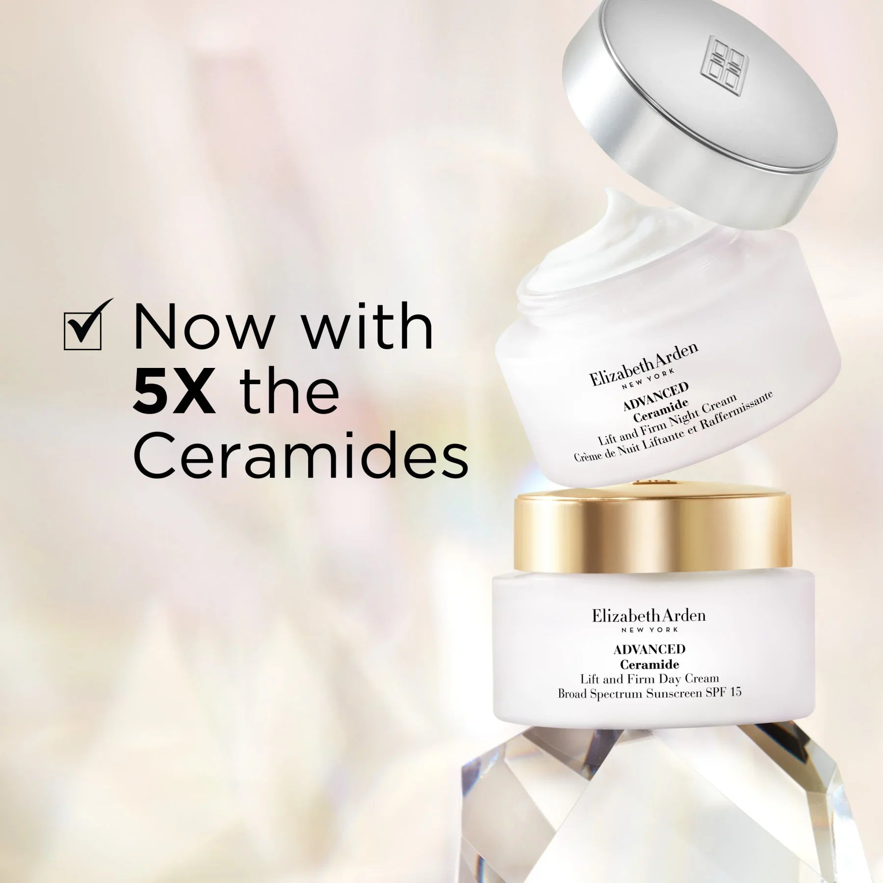 קרם פנים Elizabeth Arden Advanced Ceramide מוצג עם טקסט פרסומי על פורמולה עם פי 5 סרמידים