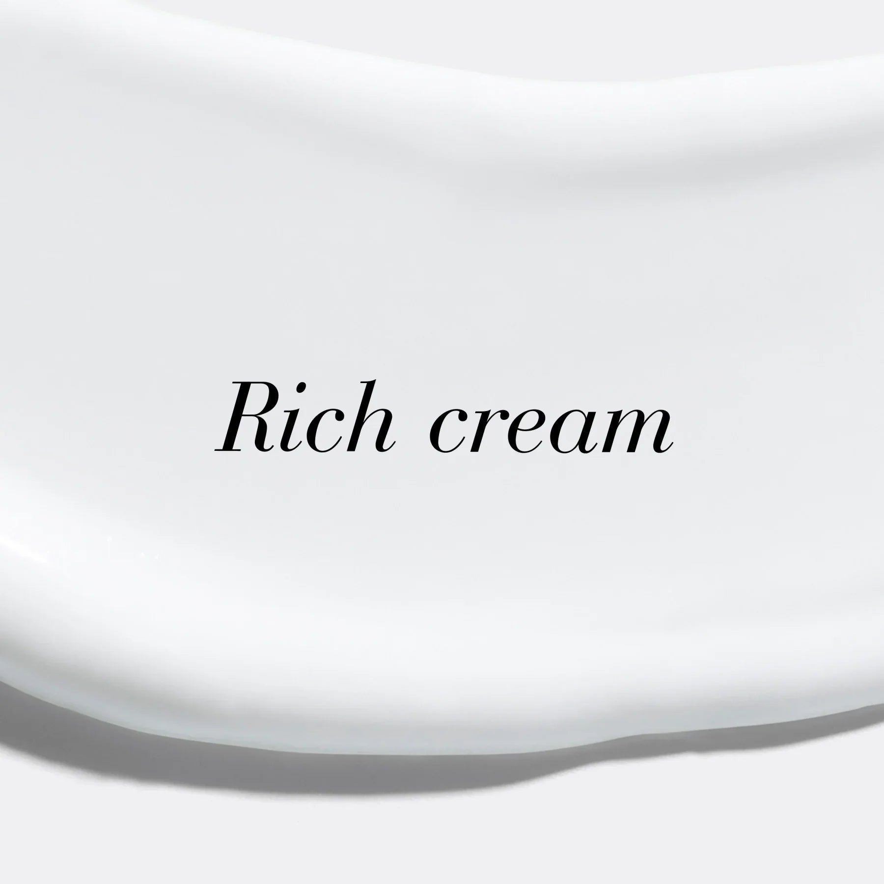 מרקם קרם עשיר לבן על רקע נייטרלי, קוסמטיקה יוקרתית CHOZEN