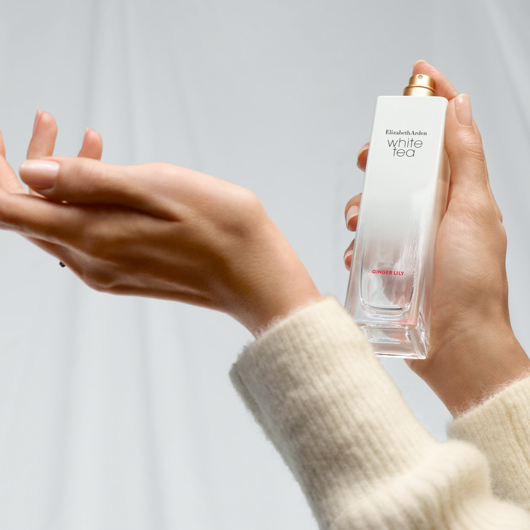 אליזבת ארדן בושם לאישה WHITE TEA GINGER LILY א.ד.ט 100 מ"ל