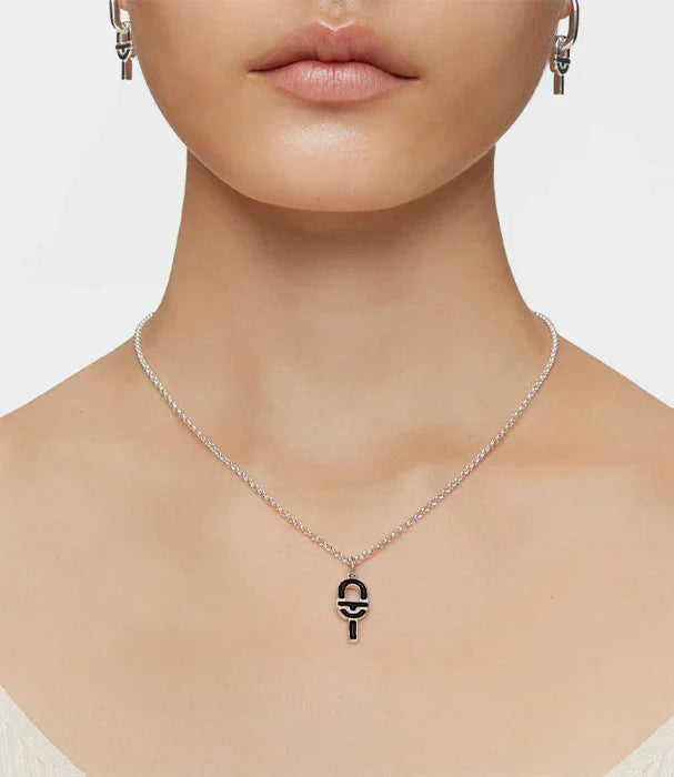 שרשרת כסף עם תליון ייחודי, תכשיט אופנה יוקרתי מבית CHOZEN, קבוצת אלפא