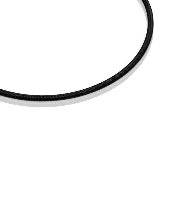 שרשרת גורמט שחורה בסגנון מודרני על רקע לבן, בלעדי ל-CHOZEN מבית קבוצת אלפא