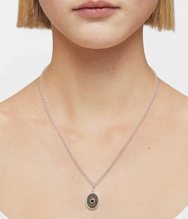 שרשרת כסף עדינה עם תליון עין ירוקה על דגם, תכשיט מעוצב מבית CHOZEN