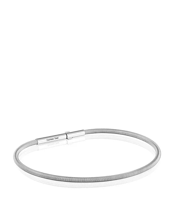 צמיד גורמט עדין מנירוסטה כסף מבית CHOZEN, מוצג על רקע לבן, תכשיטי אופנה יוקרתיים