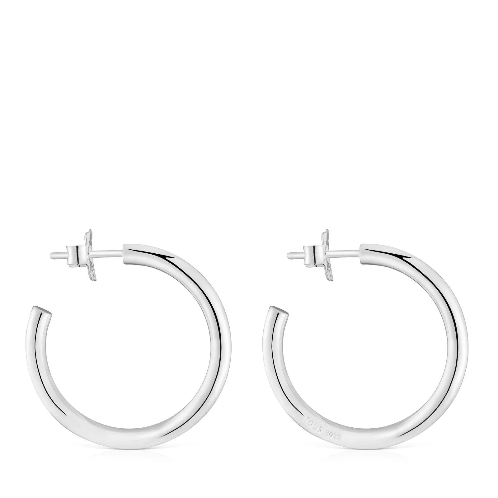 עגילי חישוק כסף קלאסיים מבריקים של מותג CHOZEN על רקע לבן