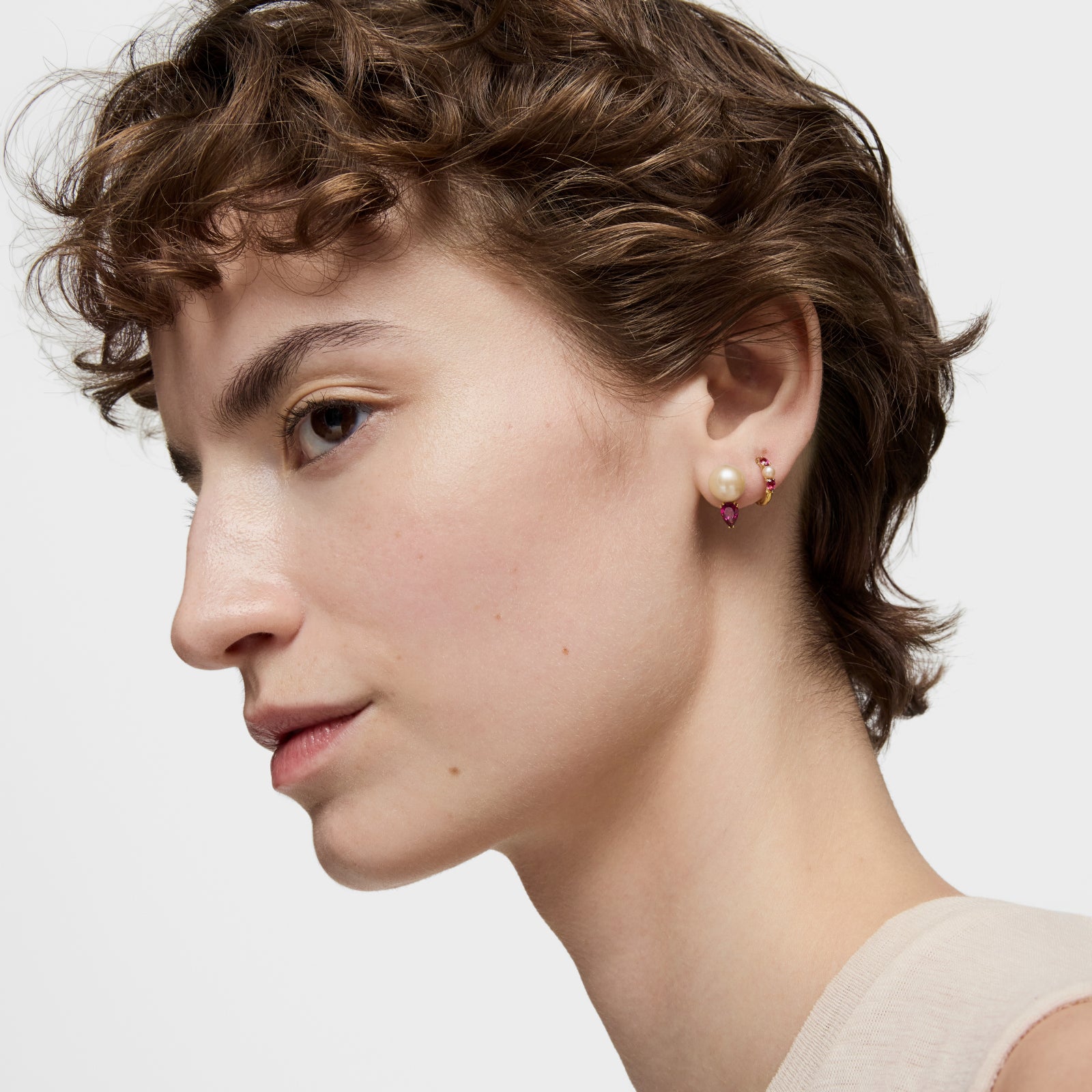 טואוס עגילים צמודים Ivette מזהב 18 קראט בשילוב אבן חן ופנינה