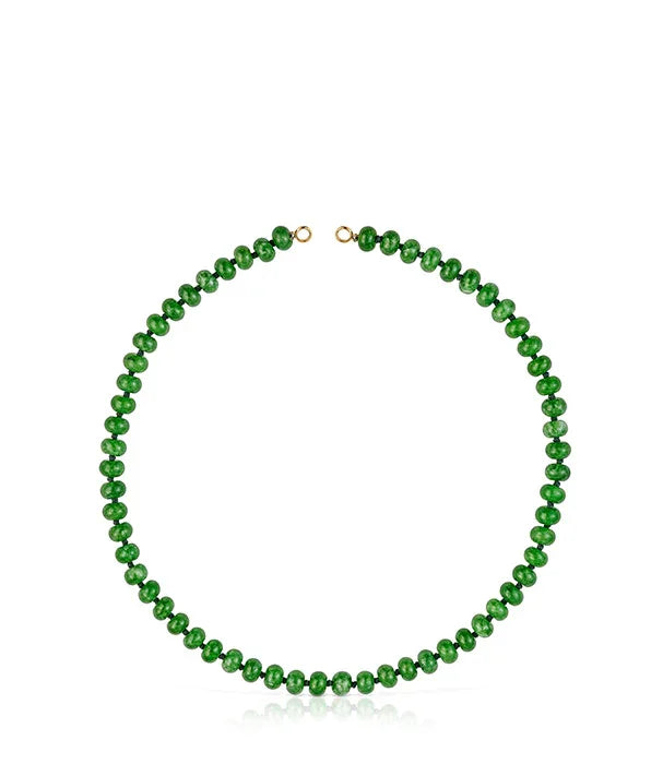 שרשרת חרוזים ירוקים יוקרתית מבית CHOZEN על רקע לבן