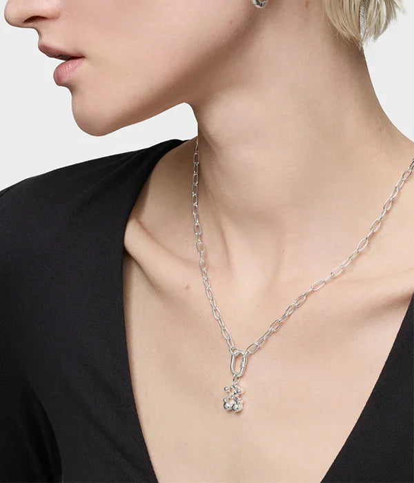 שרשרת כסף עדינה לנשים עם תליון פרח, צילום תקריב, CHOZEN מותגים מובילים