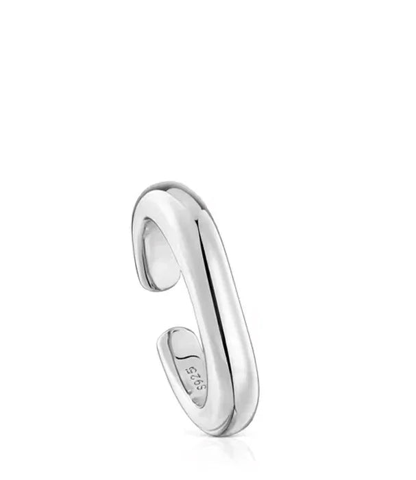 טבעת כסף פתוחה בעיצוב מודרני מבית CHOZEN, מצולמת על רקע לבן