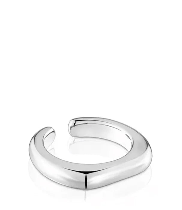 טבעת כסף פתוחה במראה מודרני, תכשיט יוקרתי CHOZEN, צילום על רקע לבן