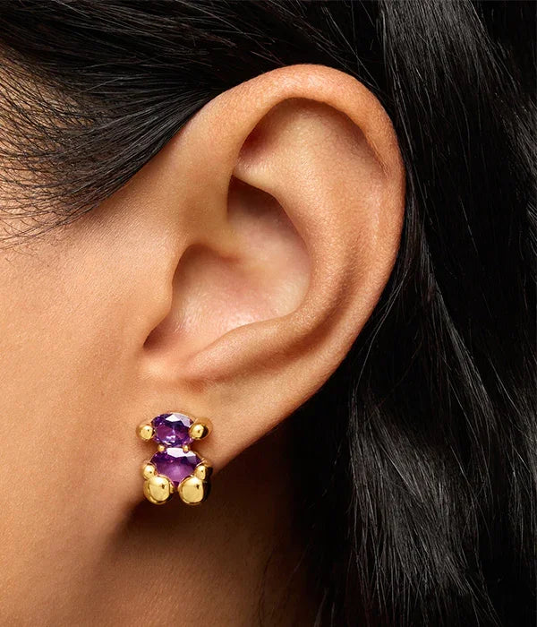 עגיל זהב משובץ אבני חן סגולות על אוזן, תכשיטי יוקרה CHOZEN