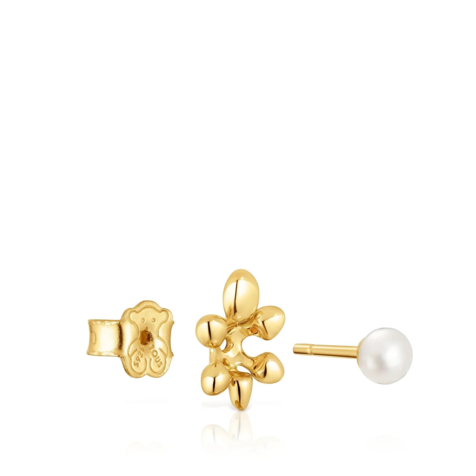 עגילי זהב ועגיל פנינה קטנה, עיצוב יוקרתי מבית CHOZEN, רקע לבן