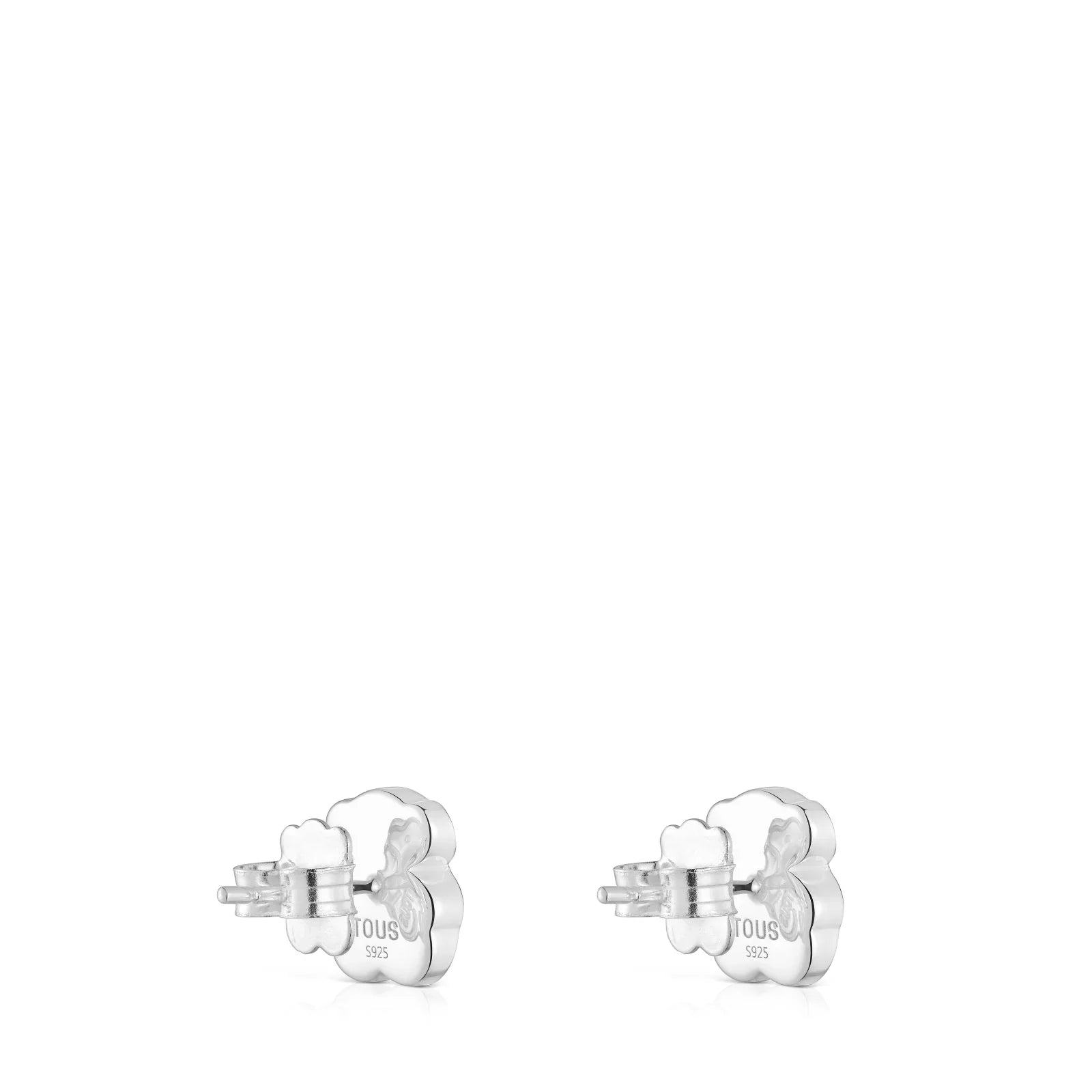 עגילי כסף בצורת דובי של TOUS, מצולמים על רקע לבן, מבית CHOZEN קבוצת אלפא