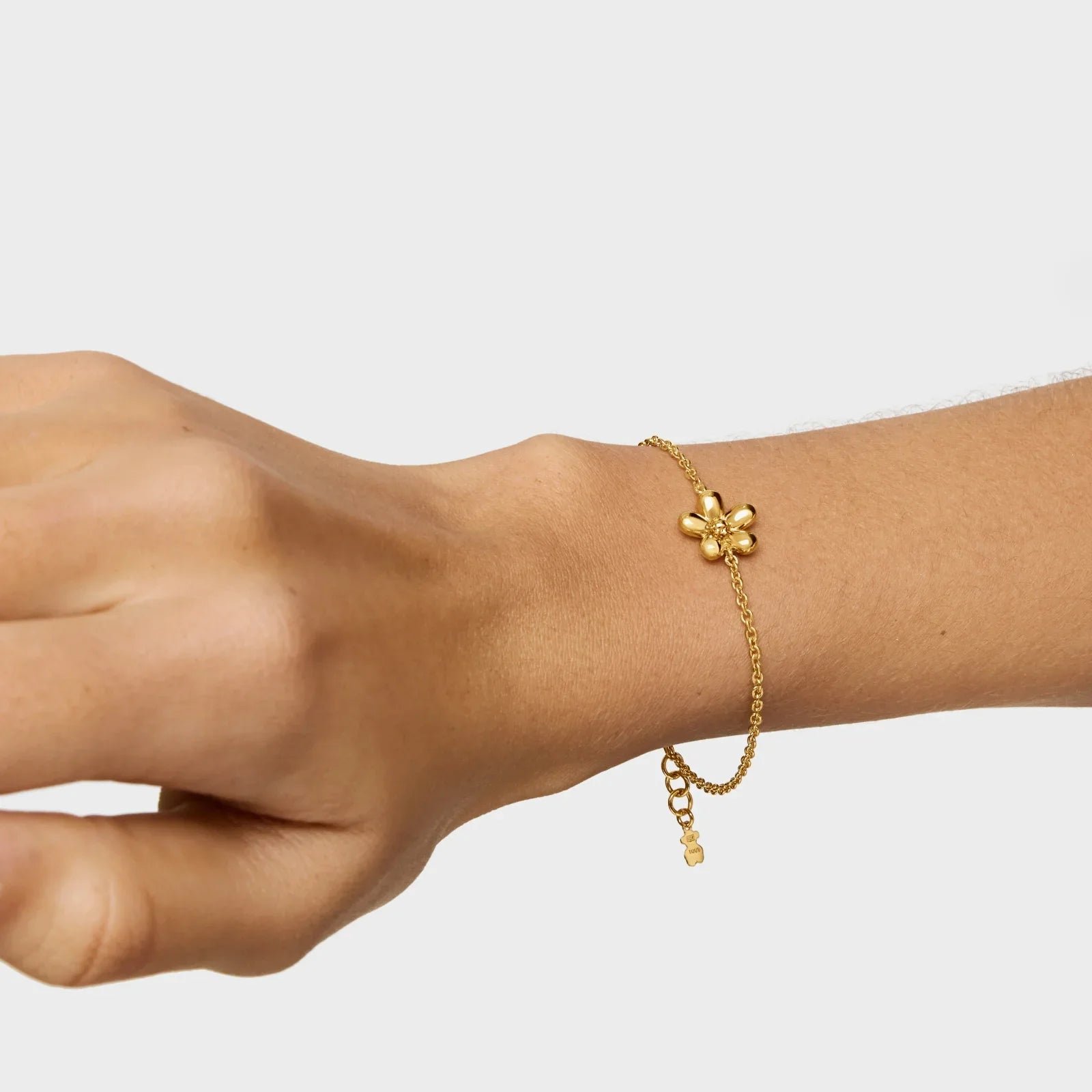 צמיד זהב עדין עם תליון פרח על יד, תכשיטי אופנה CHOZEN בלעדי לאלפא
