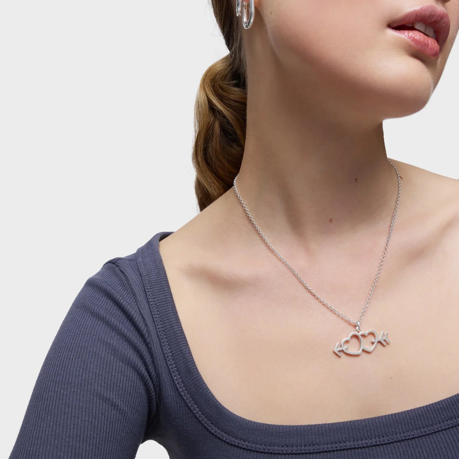 שרשרת כסף עם תליון לב חץ, עגילי כסף על אישה, אופנה עדכנית מבית CHOZEN