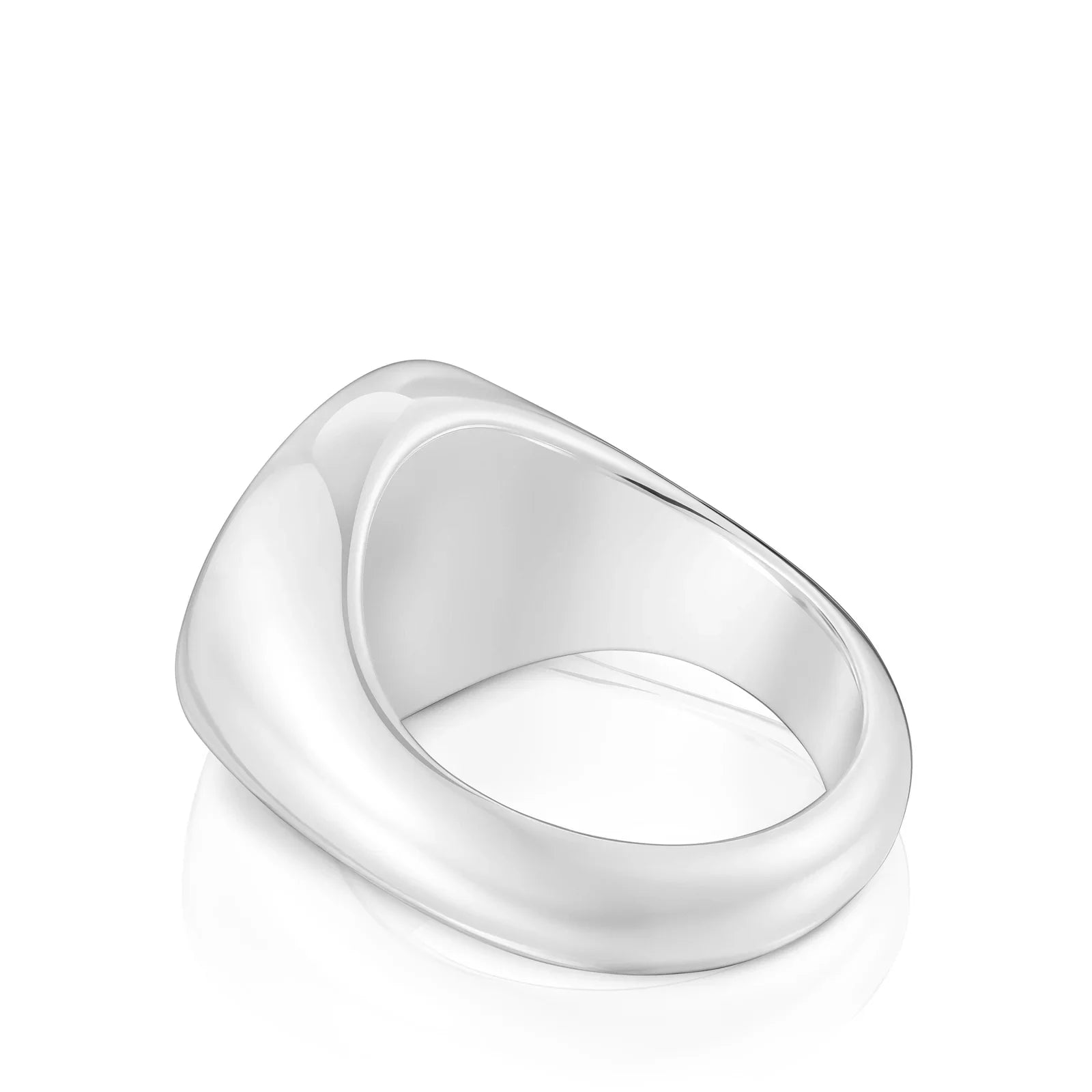 טבעת כסף מודרנית חלקה, עיצוב מינימליסטי מבית CHOZEN, צילום על רקע לבן