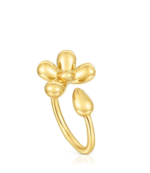טבעת פרח זהב מעוצבת מבית CHOZEN, אלגנטית ומודרנית על רקע לבן