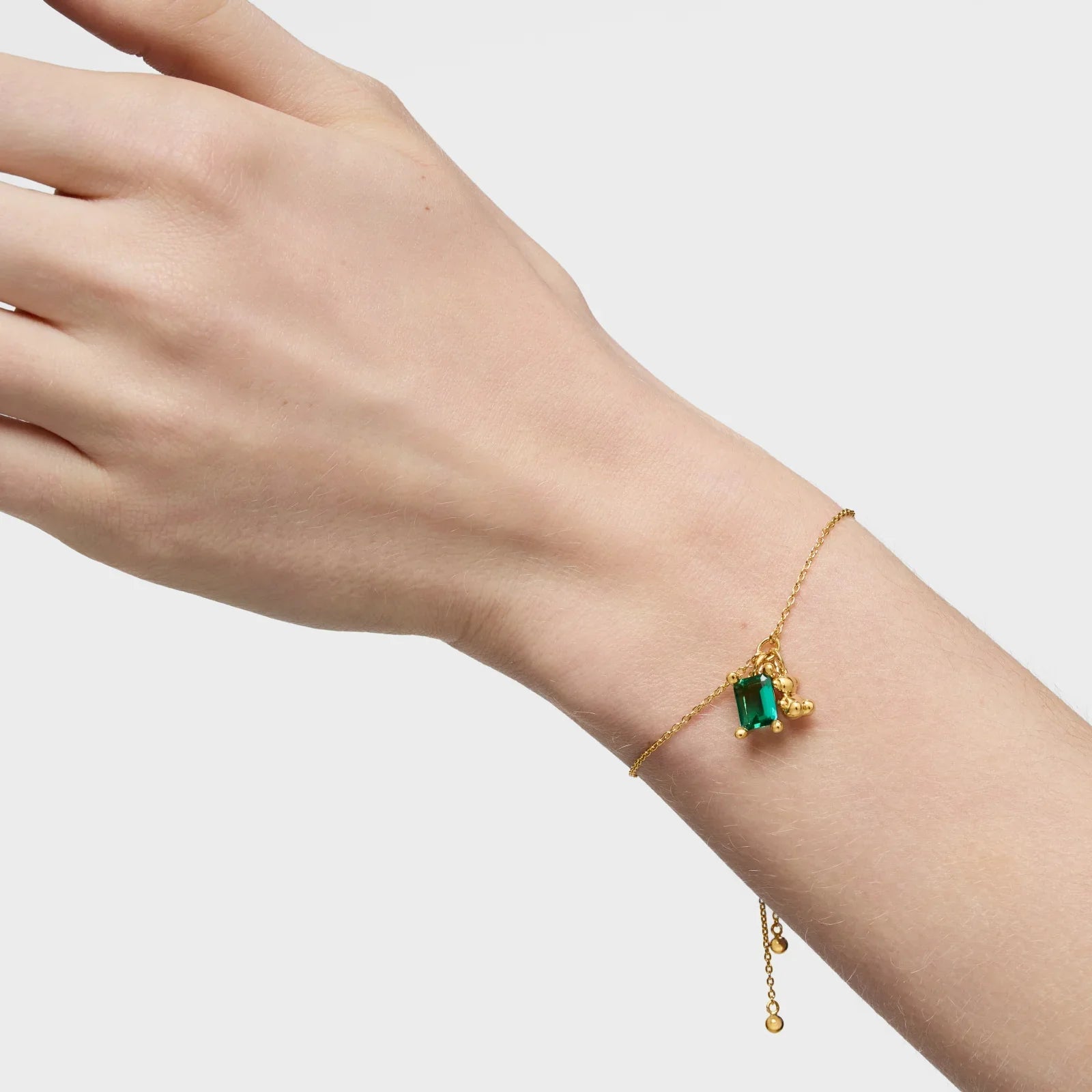 צמיד זהב עדין עם אבן ירוקה על פרק כף יד, תכשיטי אופנה CHOZEN