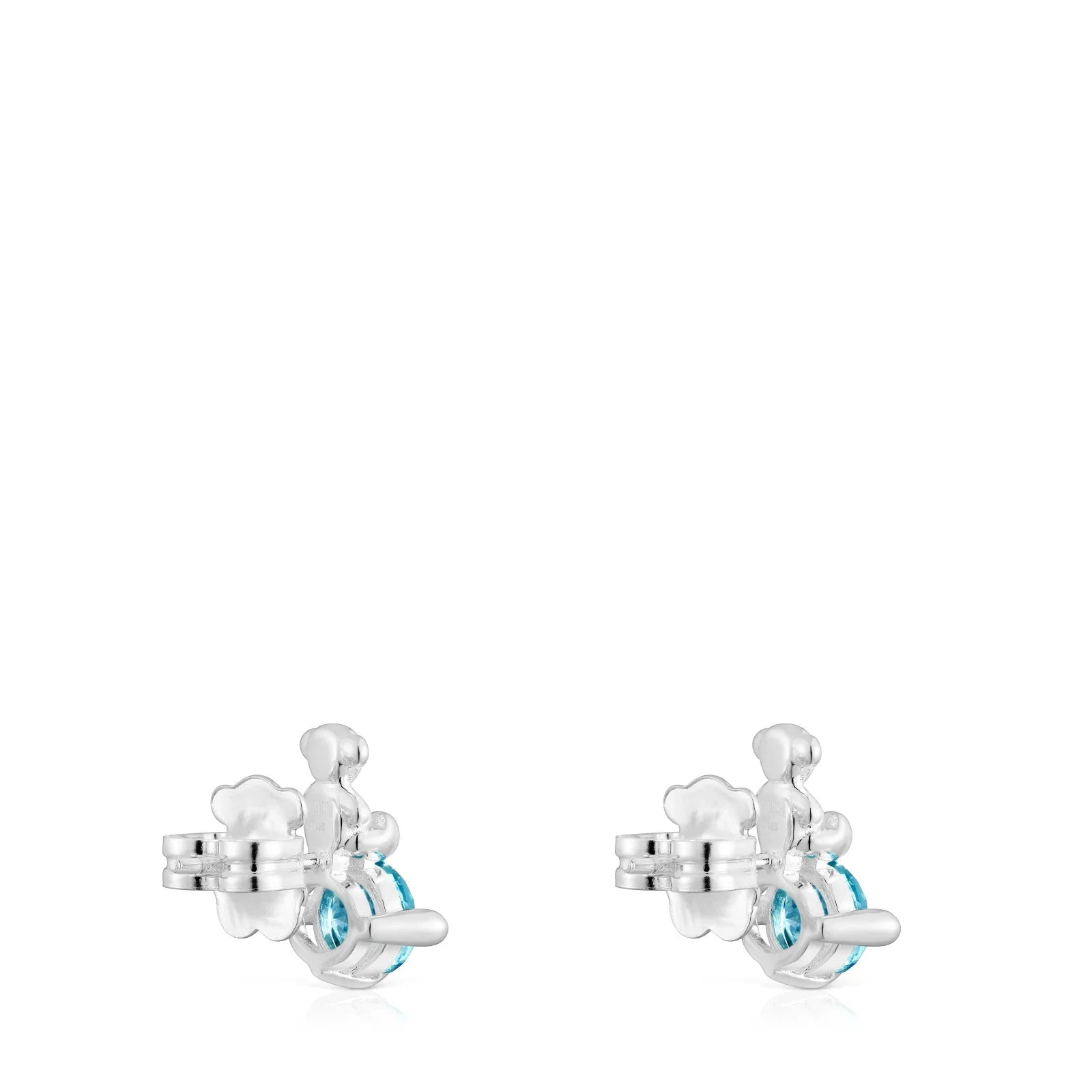 עגילי כסף קטנים עם אבן תכלת, עיצוב עדין, צילום מוצר לאתר CHOZEN