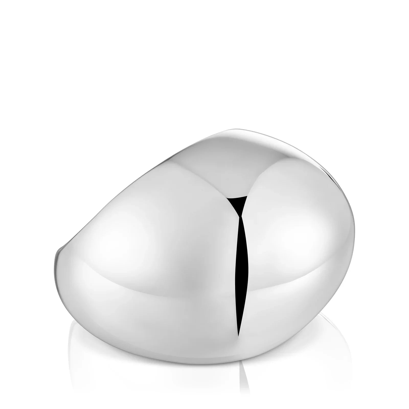 קופת חיסכון מודרנית מכסף מבריק בעיצוב ייחודי על רקע לבן מבית CHOZEN