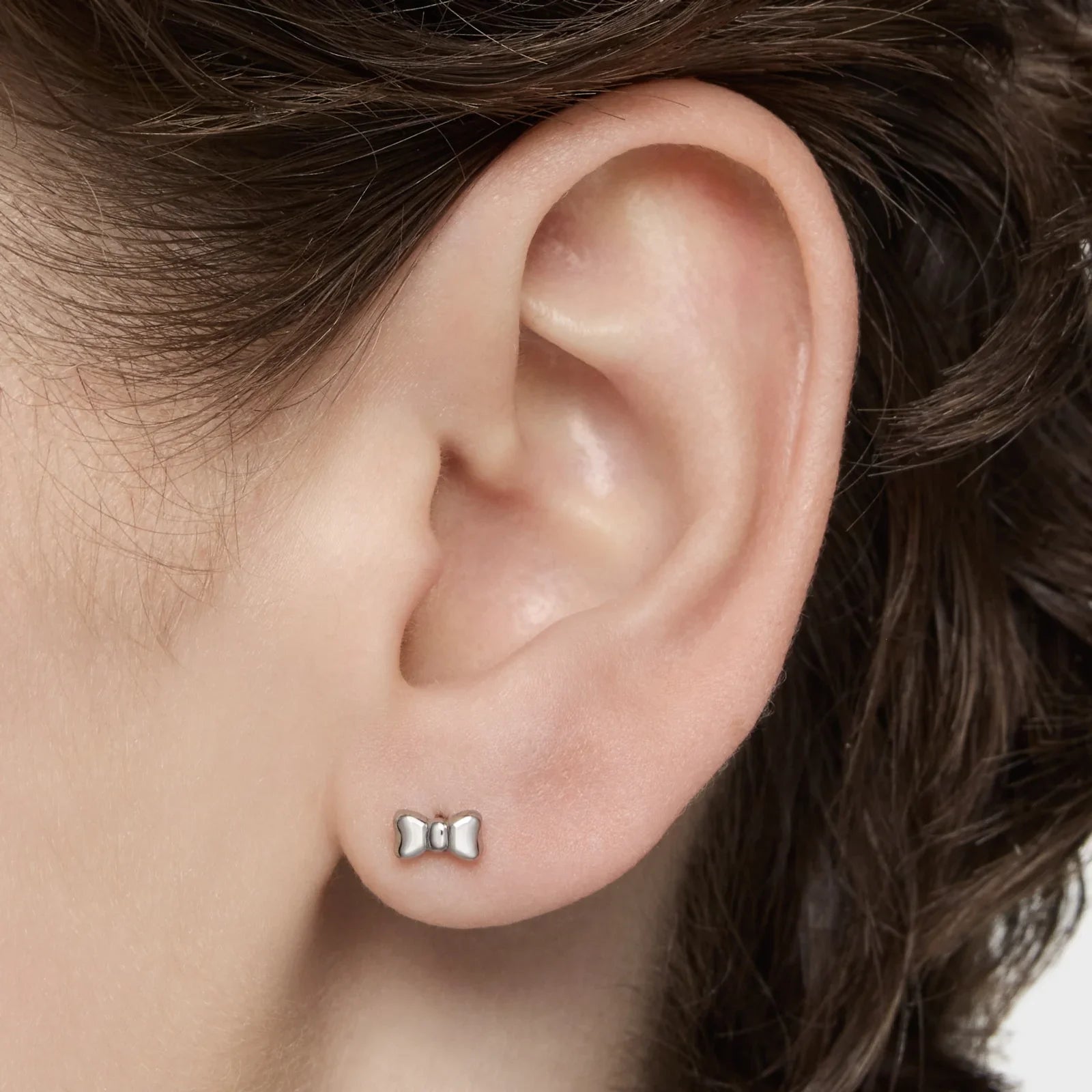 עגיל כסף קטן בצורת פפיון על אוזן, תכשיטי אופנה CHOZEN