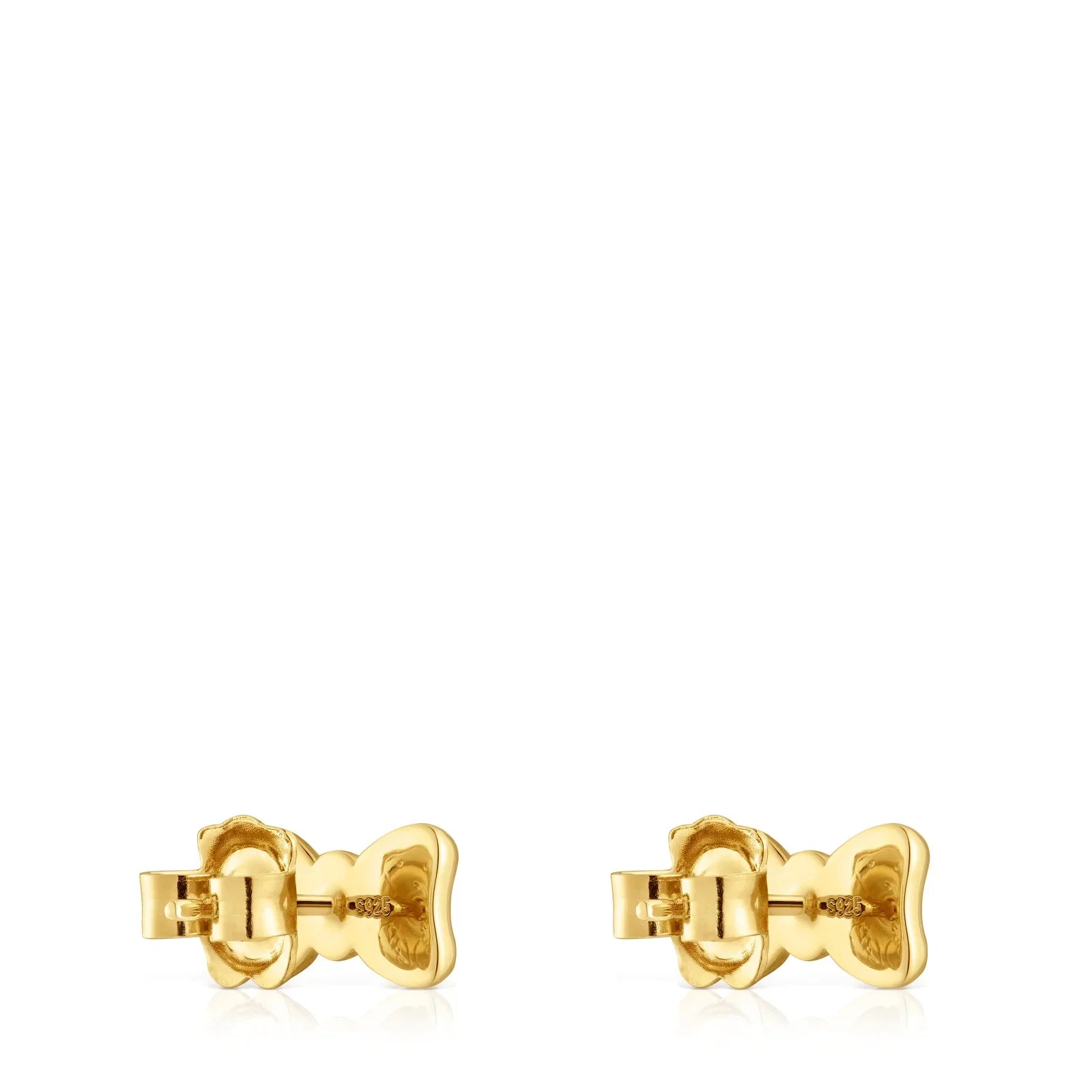 עגילי זהב עדינים בעיצוב פפיון, מבית CHOZEN, רקע לבן, תכשיטי יוקרה לנשים