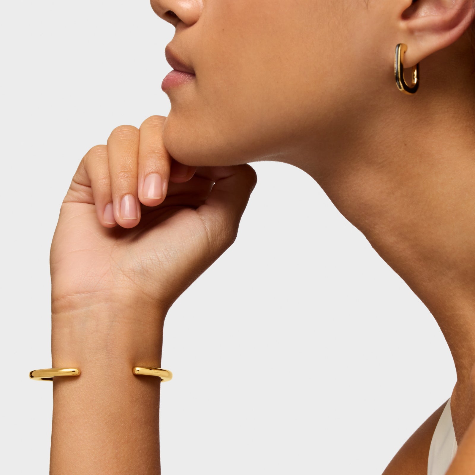 טואוס צמיד בנגל בשיבוץ אבני חן Line מכסף ועליו זהב 18 קראט