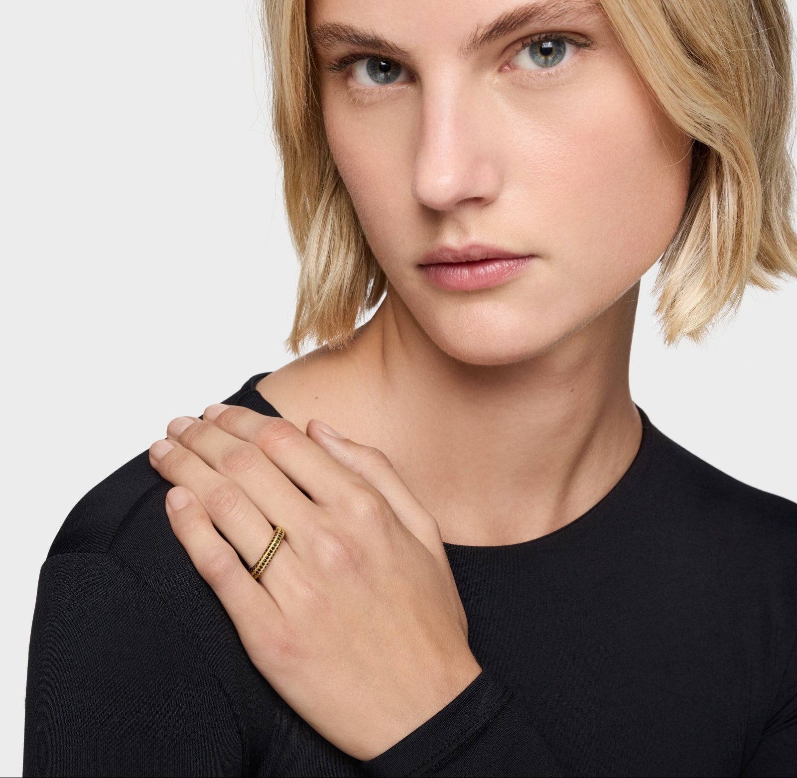 טואוס טבעת בשיבוץ אבני חן Line מכסף ועליו זהב 18 קראט