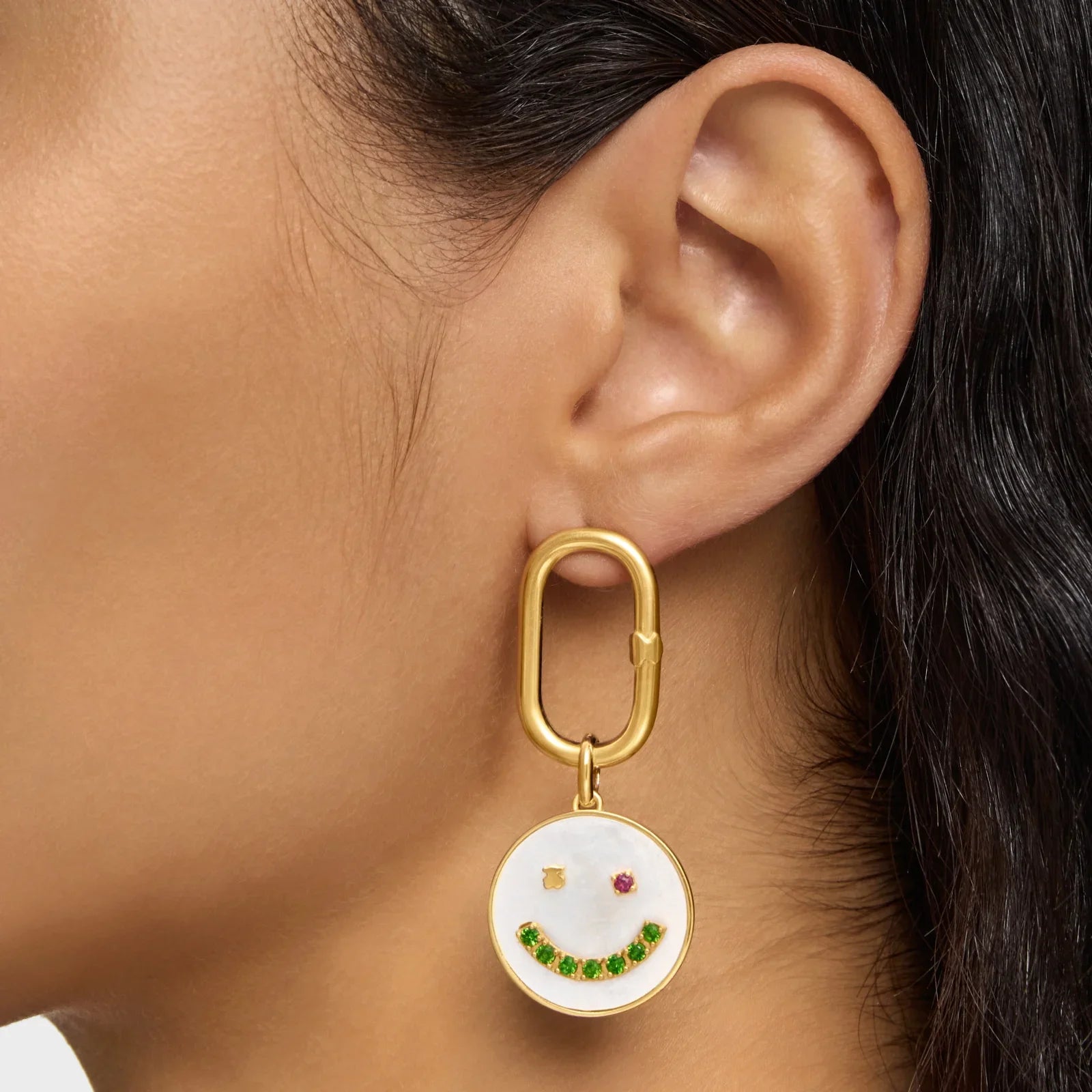 עגיל זהב לאישה בעיצוב תליון סמיילי, תכשיטים יוקרתיים מבית CHOZEN קבוצת אלפא