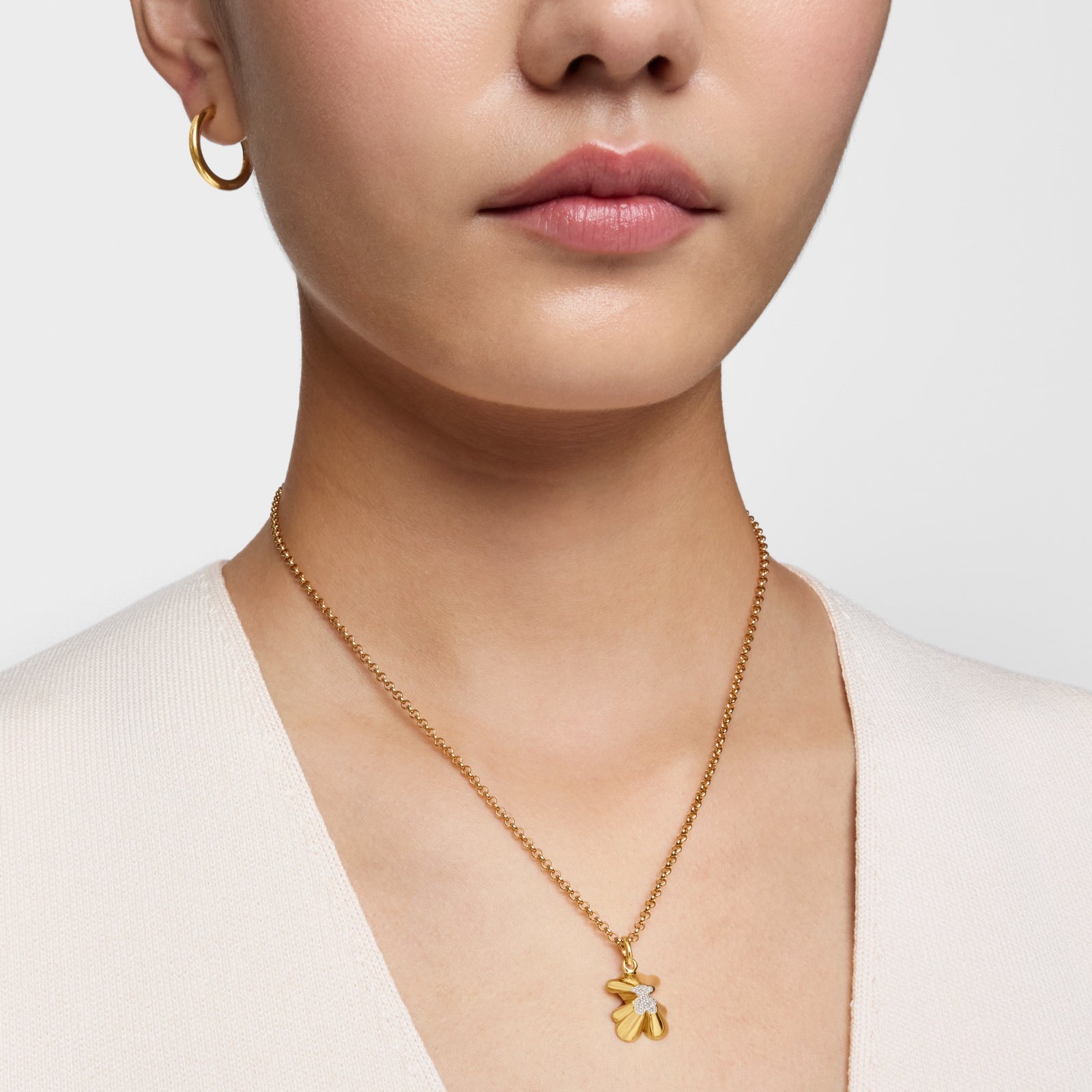 טואוס תליון במוטיב דובי בטקסטורה ובשיבוץ יהלומים Sweet 40s מכסף ועליו זהב 18 קראט