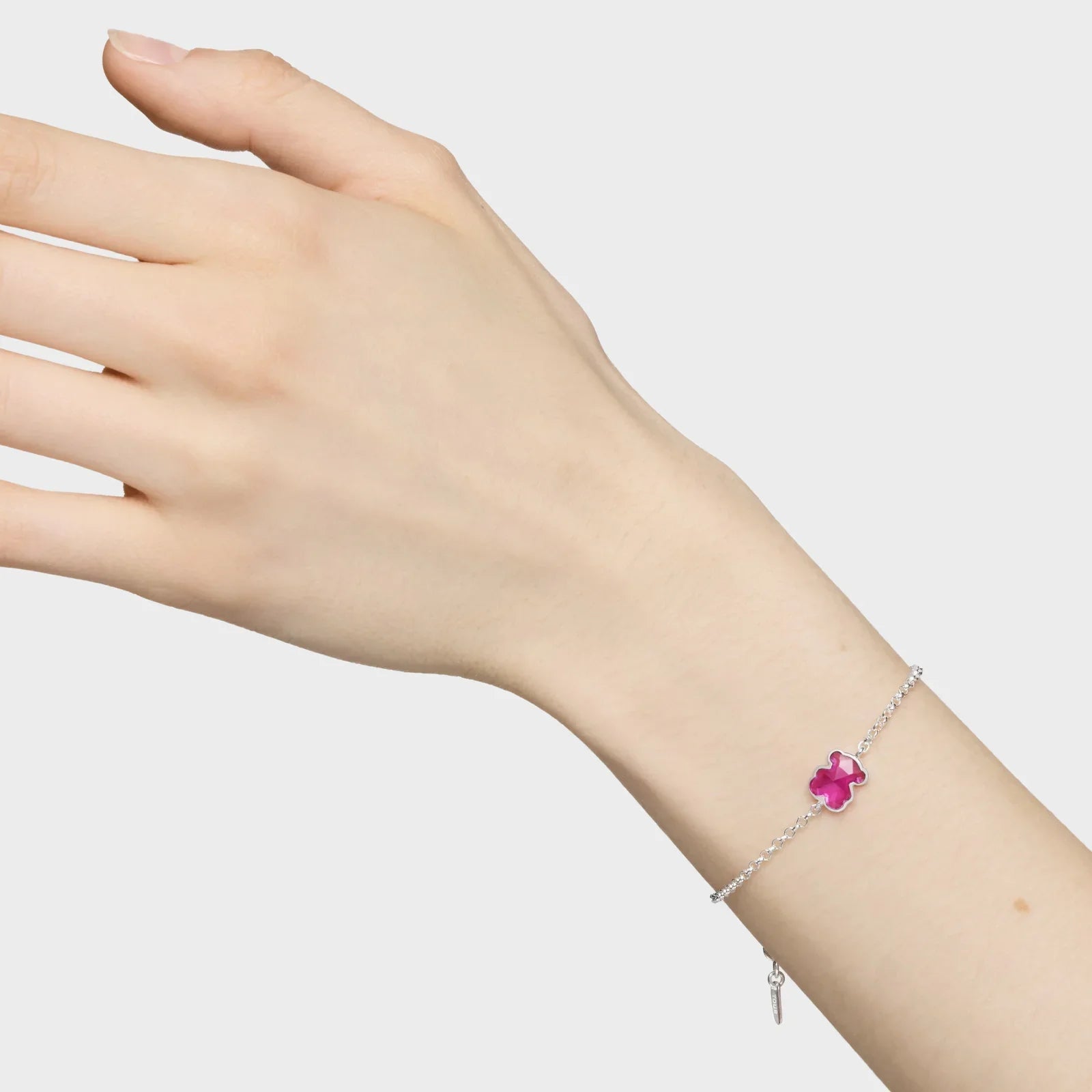 צמיד כסף עדין עם תליון תלתן ורוד על פרק כף יד, תכשיט אופנתי מבית CHOZEN