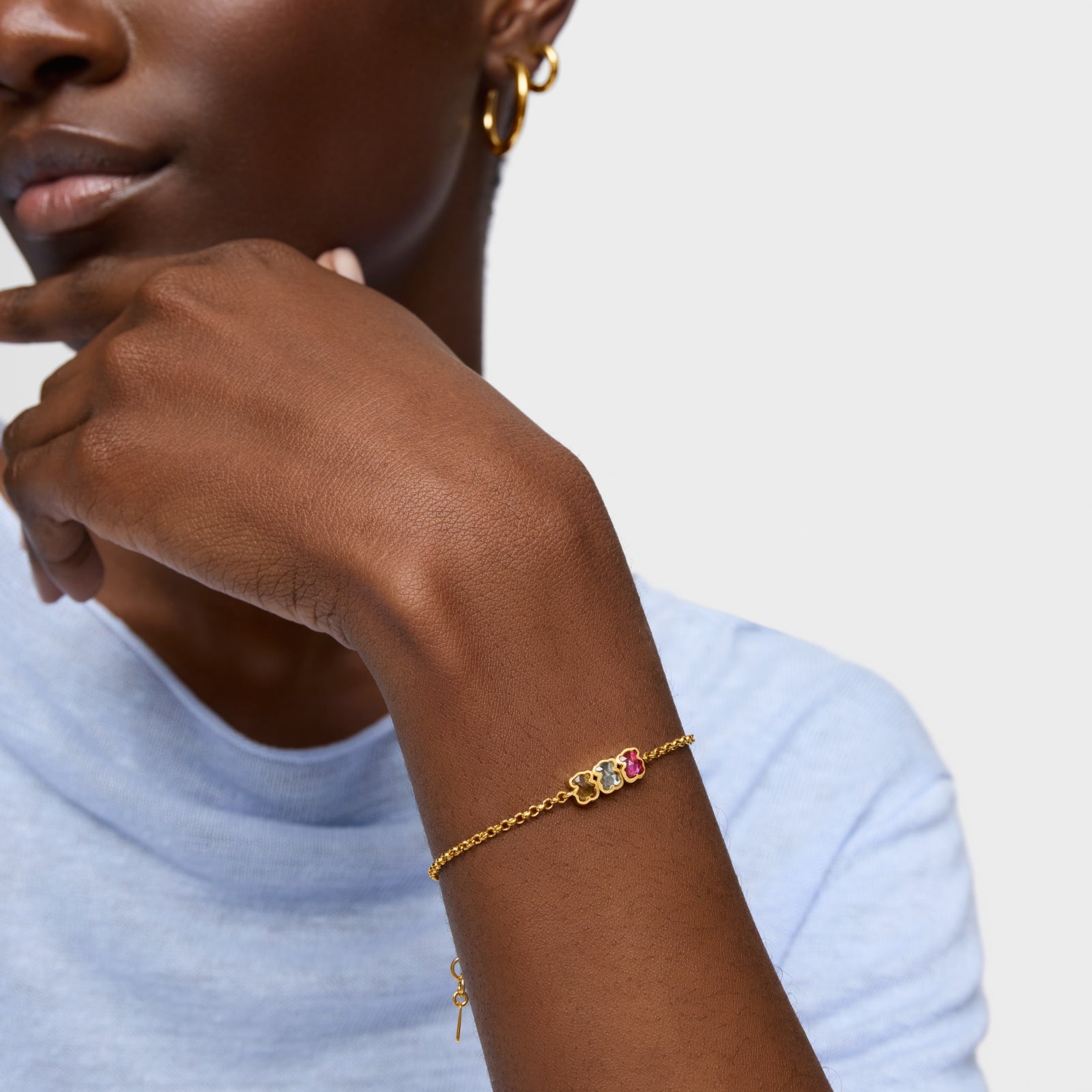 טואוס צמיד מוטיבי דובי בשיבוץ אבן חן Icon Color LGG מכסף ועליו זהב 18 קראט