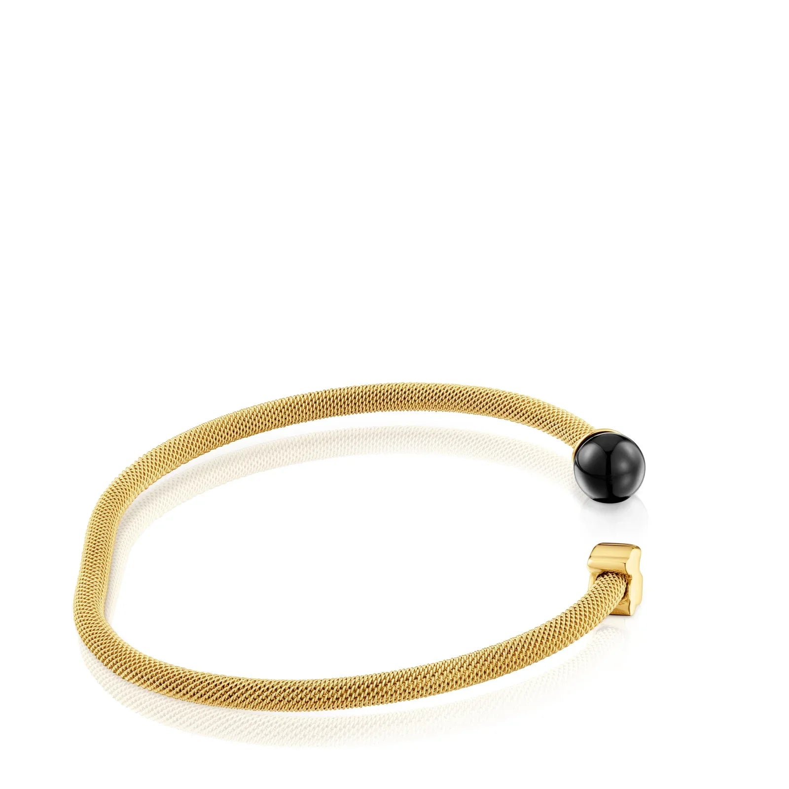 צמיד רשת זהב עם סוגר עגול שחור, תכשיט יוקרתי מבית CHOZEN מותג מוביל בישראל