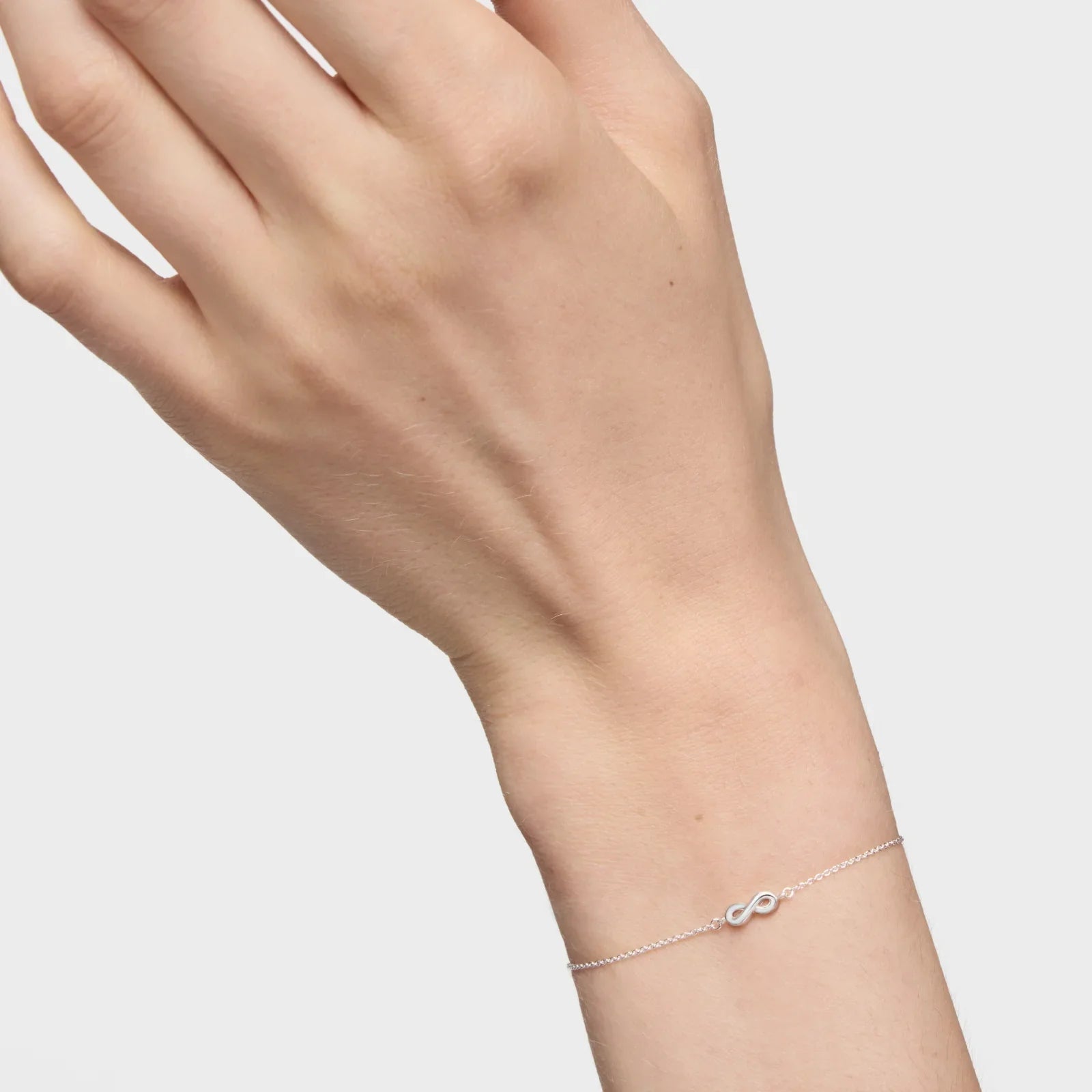 צמיד כסף עדין עם תליון אינפיניטי על יד, תכשיטים לנשים מבית CHOZEN