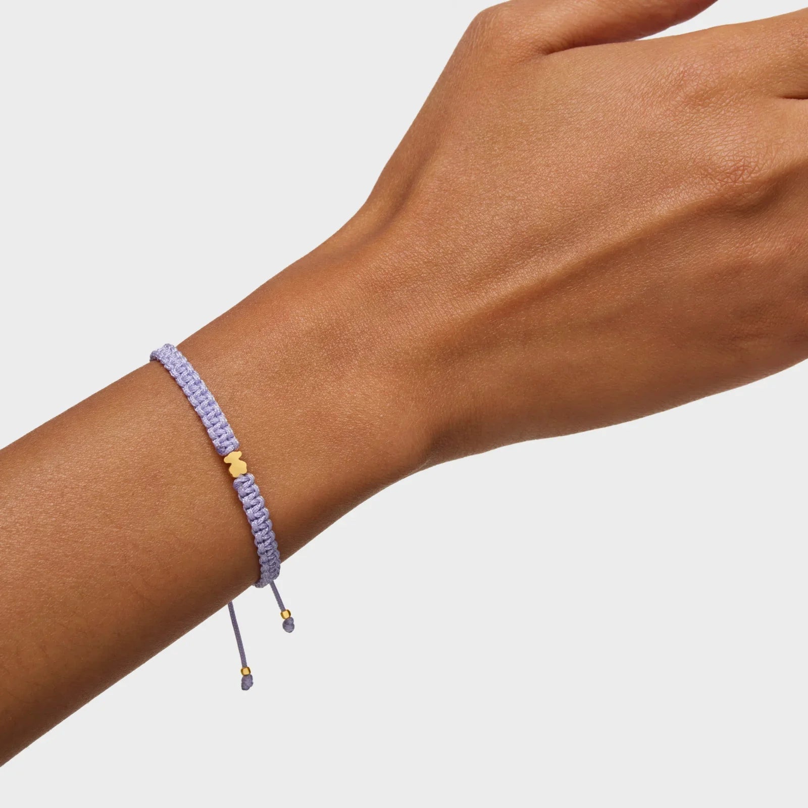 צמיד חוט סגול עם חרוז זהב קטן על יד, עיצוב מינימליסטי CHOZEN מותגים מובילים