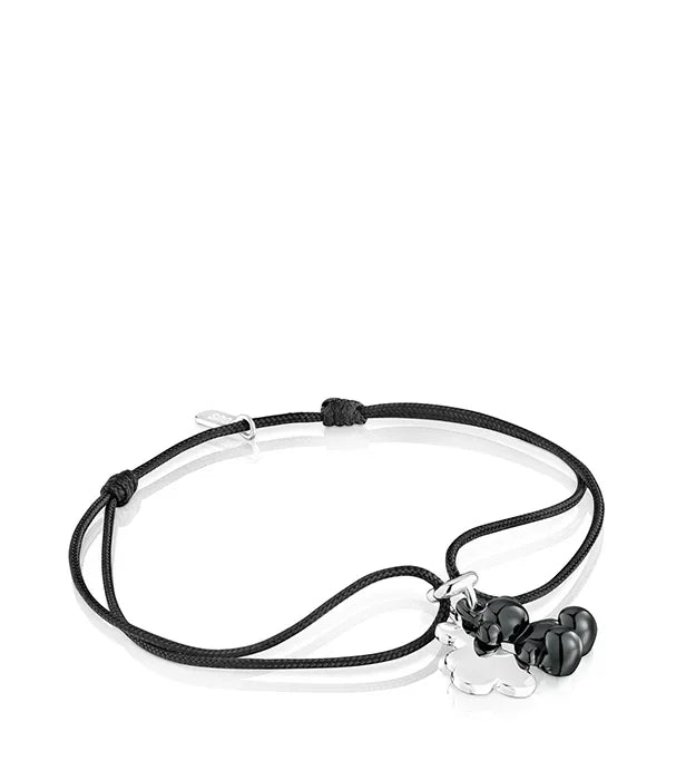 צמיד חוט שחור עם תליון דובי כסוף ואבני חרוזים, מבית CHOZEN, עיצוב ייחודי ויוקרתי