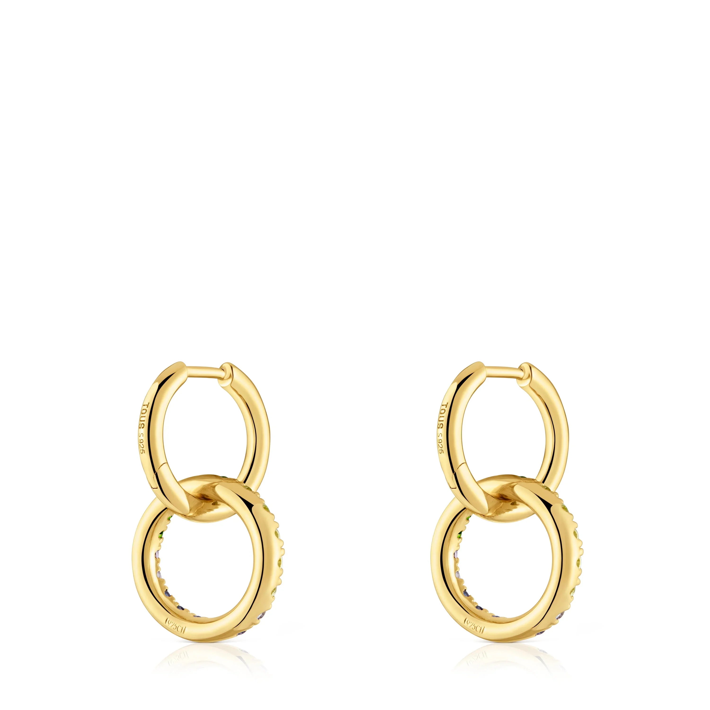 עגילי חישוק כפול בציפוי זהב, עיצוב מודרני, רקע לבן