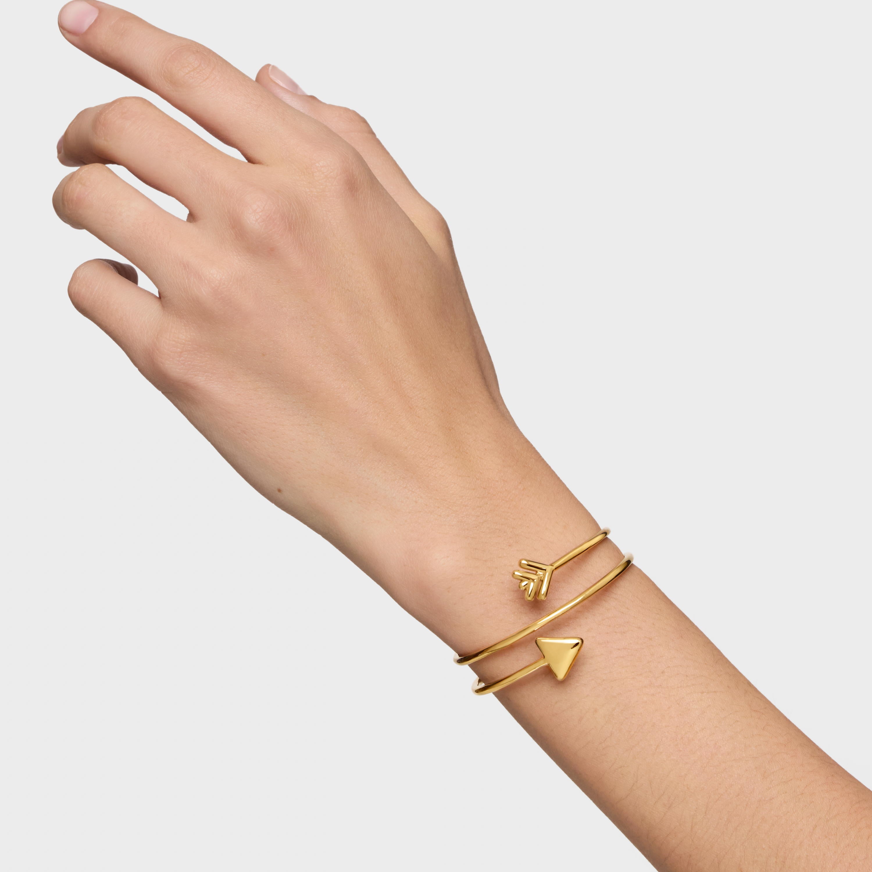 טואוס צמיד בנגל עם מוטיב חץ Flechazo מכסף ועליו זהב 18 קראט