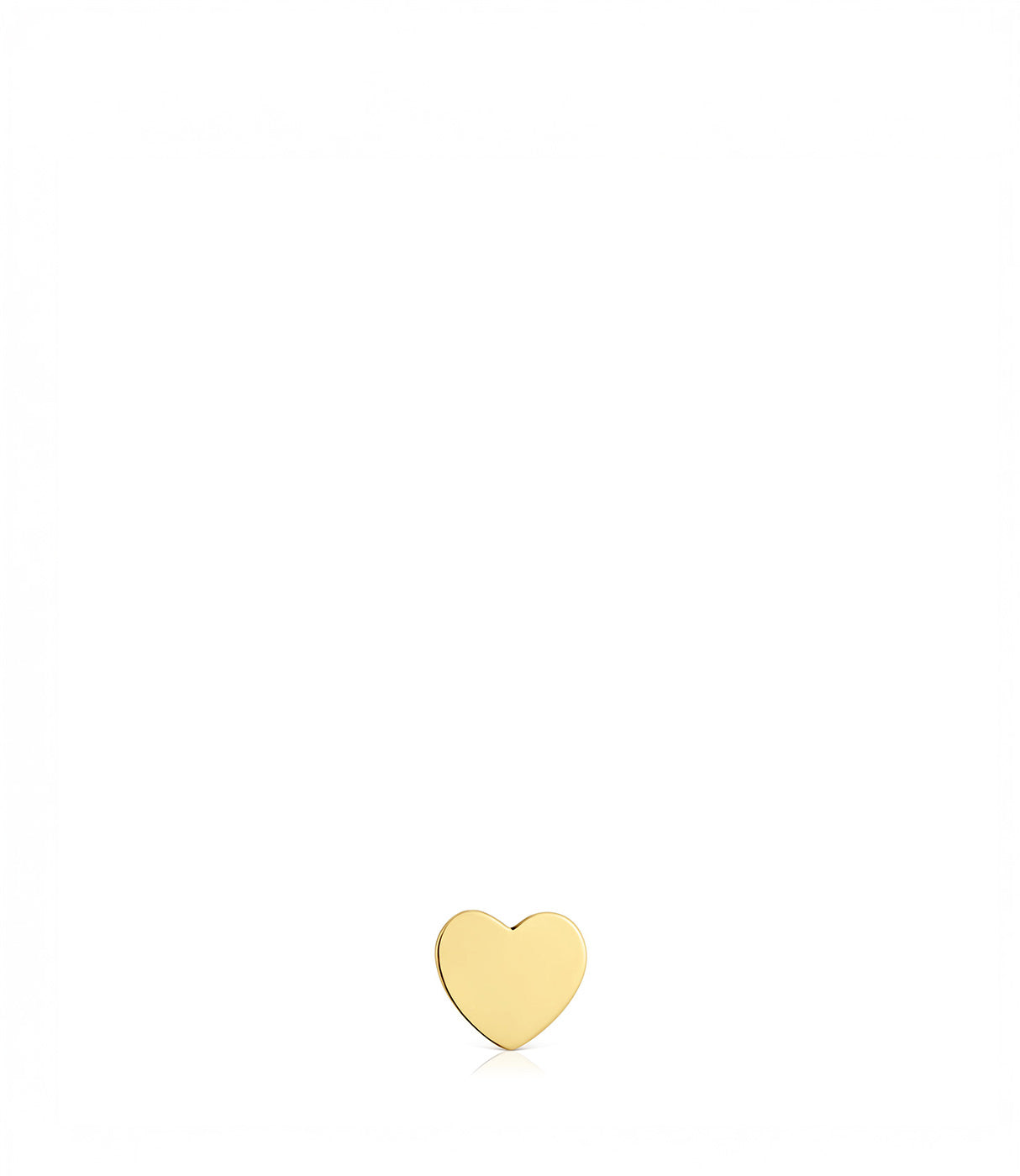 עגיל לב זהב מינימליסטי על רקע לבן, תכשיט אופנתי לנשים