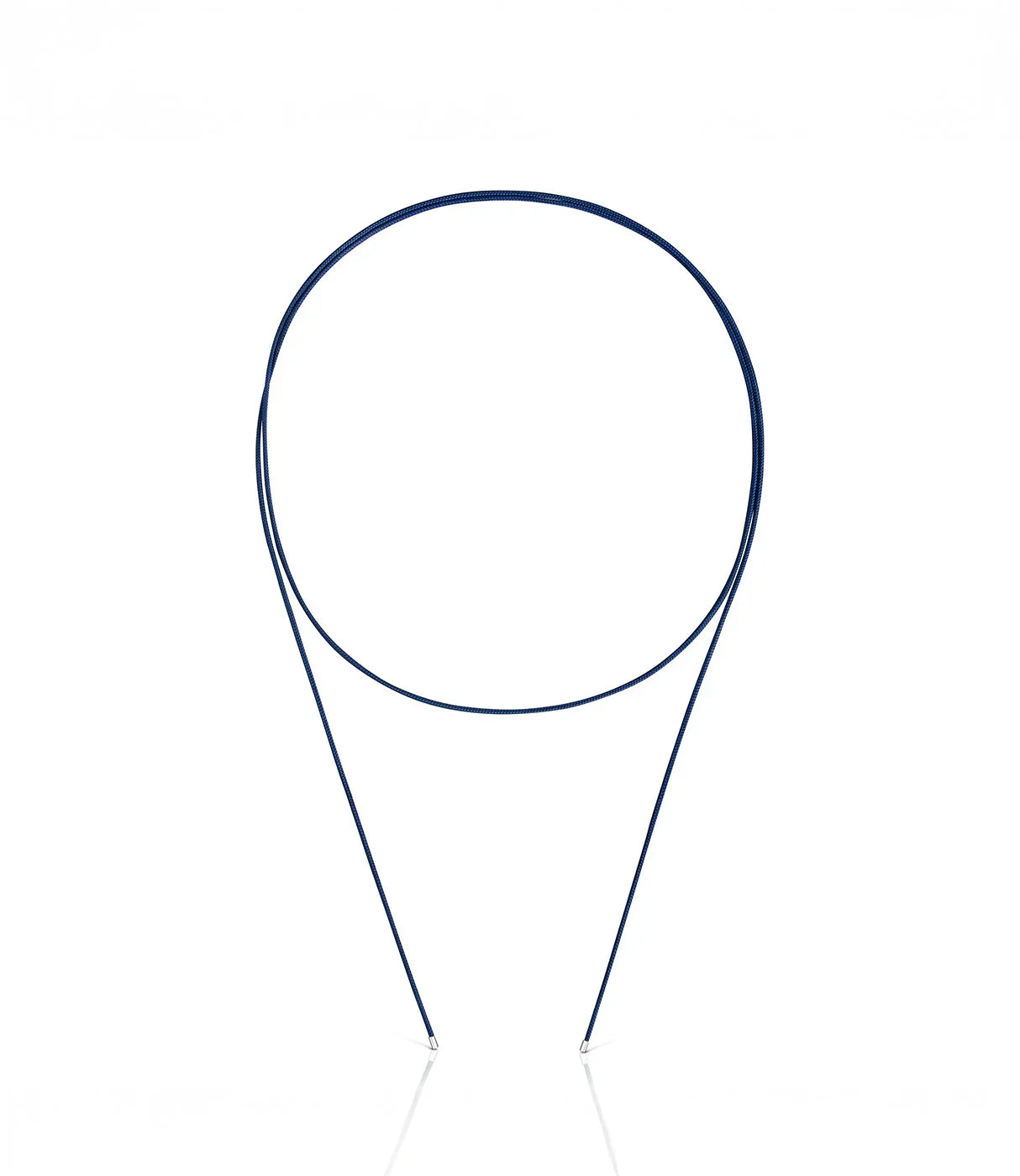 סרט לשיער בצבע כחול כהה על רקע לבן, אביזר אופנה לנשים