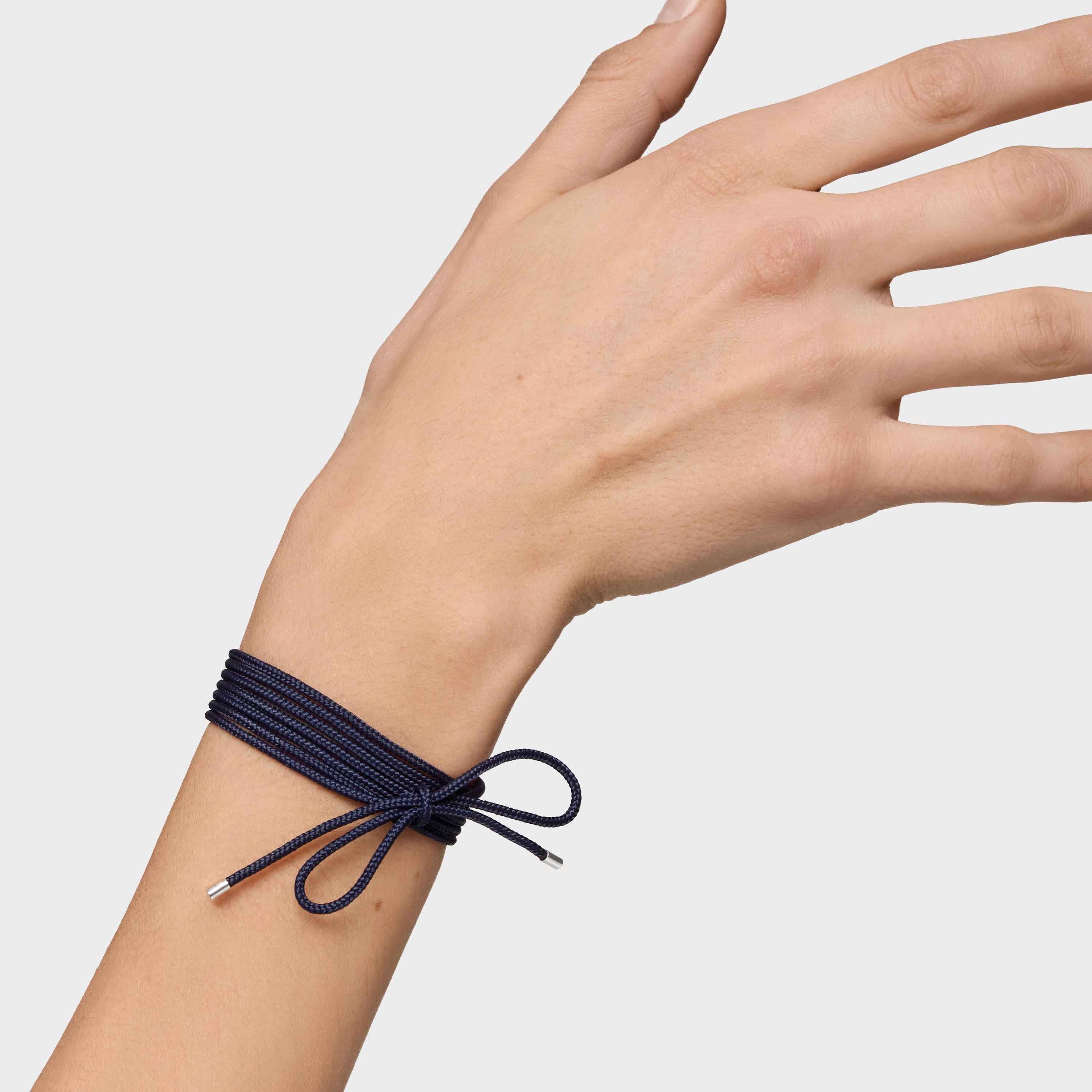 טואוס שרשרת חוט ארוכה בצבע נייבי Basics מכסף