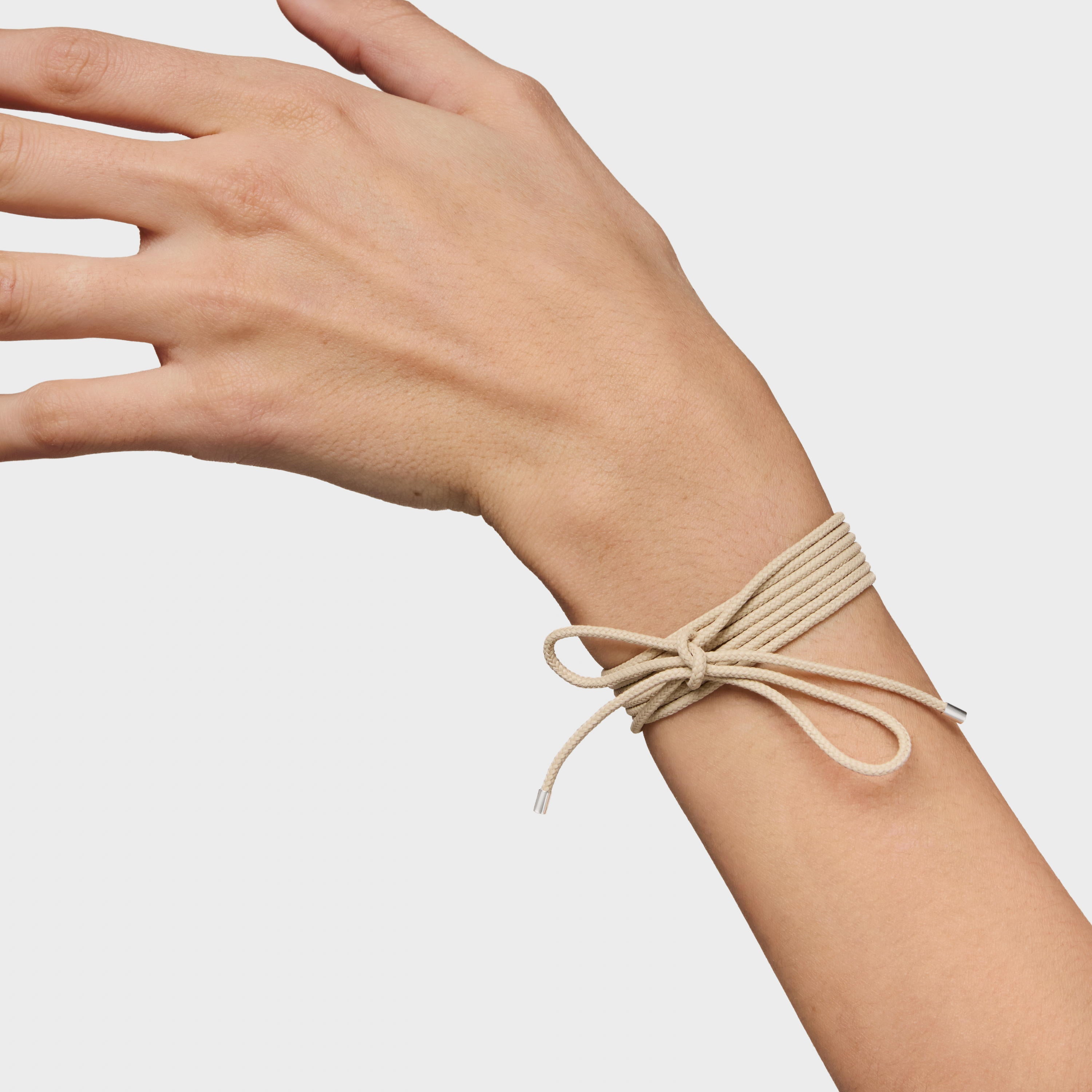 טואוס שרשרת חוט ארוכה בצבע בז' Basics מכסף