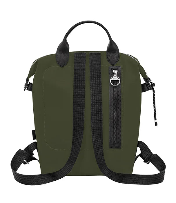 תיק גב ירוק עם רצועות שחורות ורוכסן אחורי, עיצוב אופנתי בחנות CHOZEN