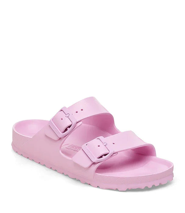 סנדל גומי ורוד עם זוג רצועות אבזם, אופנתי לנשים, מוצג על רקע לבן מבית CHOZEN