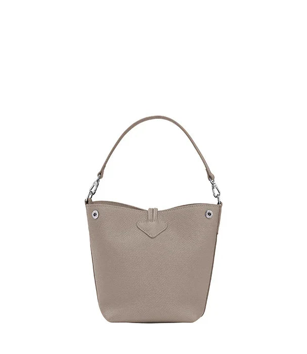 תיק יד אופנתי בצבע בז׳ בהיר של מותג CHOZEN, עיצוב מודרני ואלגנטי, על רקע לבן