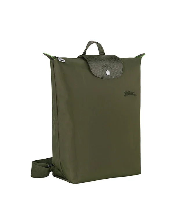 תיק גב ירוק מעוצב בסגנון מודרני עם סגירת כפתור, מותג בינלאומי מחנות CHOZEN