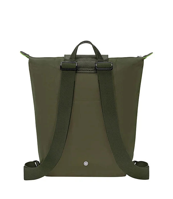 תיק גב ירוק מעוצב CHOZEN עם רצועות מתכווננות, צילום מוצר רקע לבן